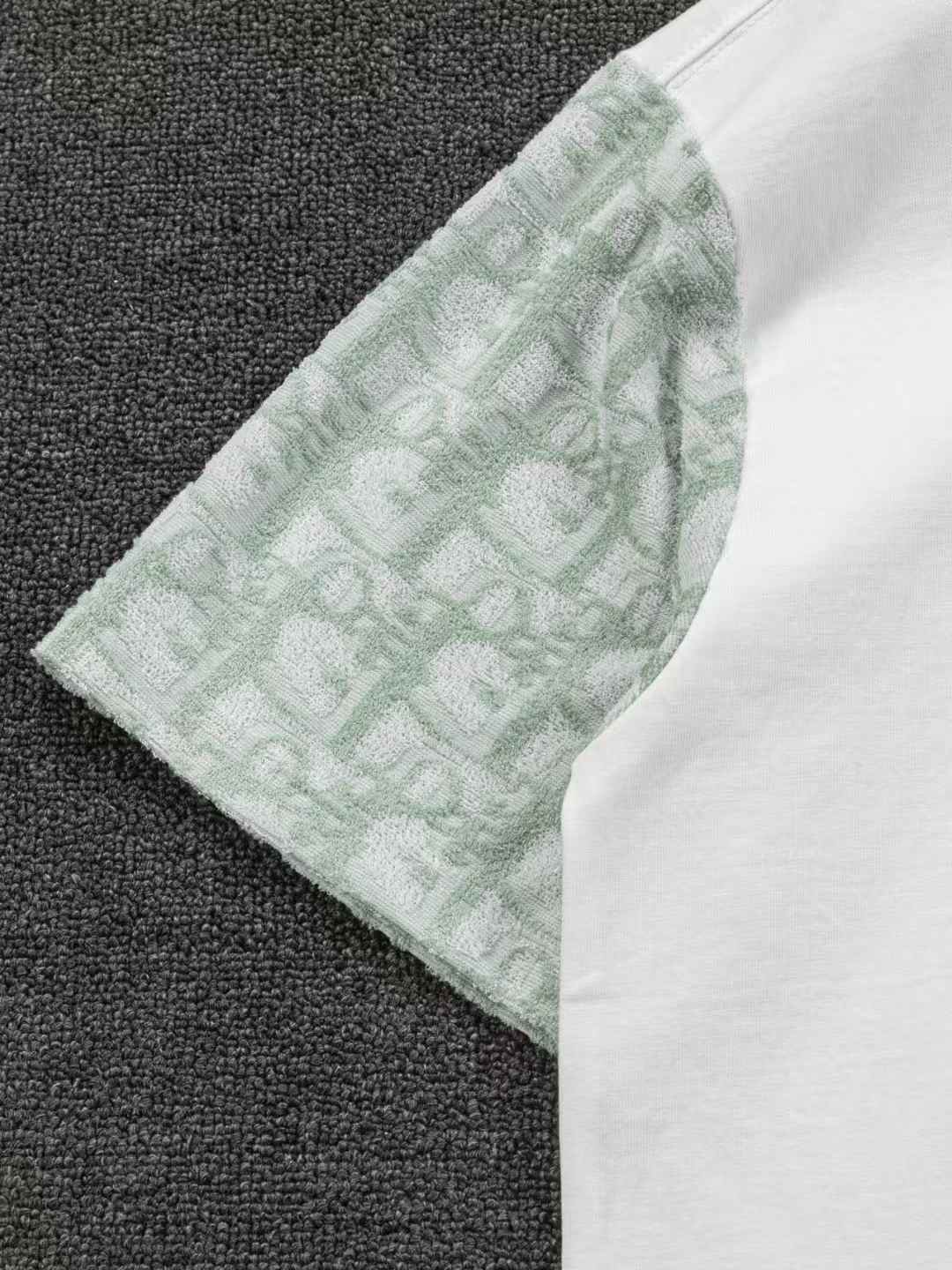 Embroidery stitching t-shirt