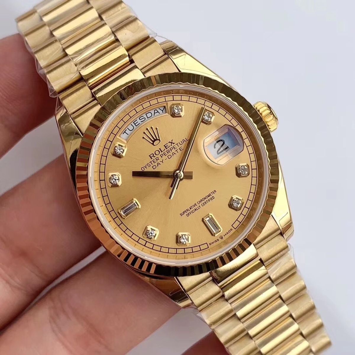 Regency Weekday 36 mm Weekday Fluted Bezel Champagne colour set with diamonds Dial 128238 8623