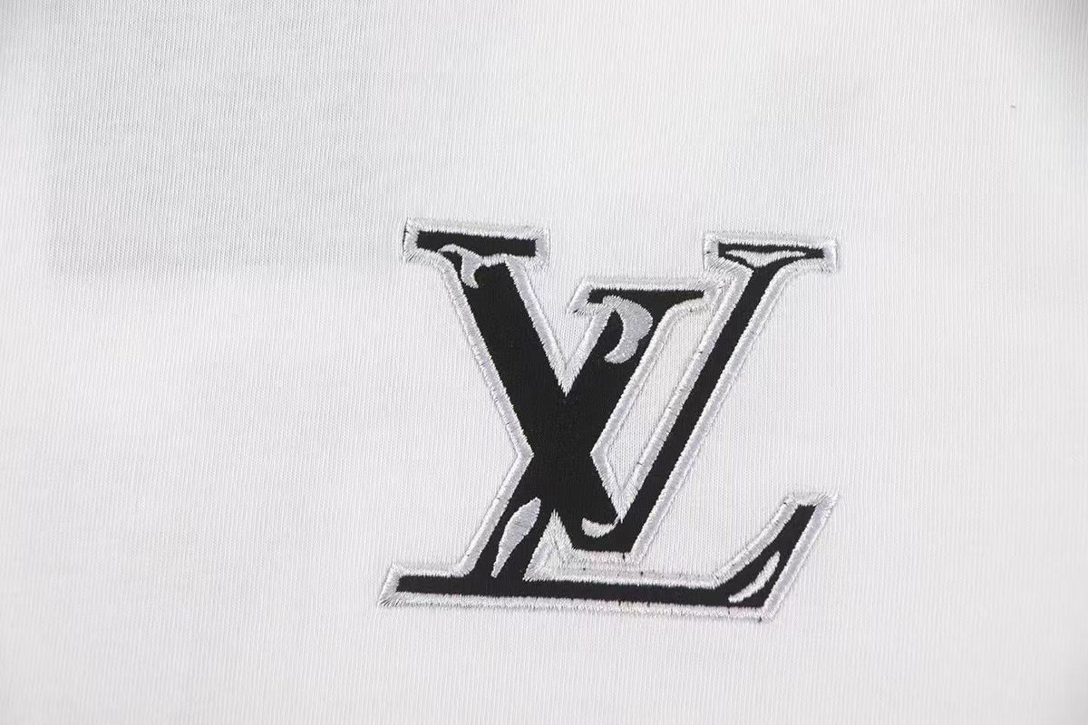 High quality patch embroidery t-shirt