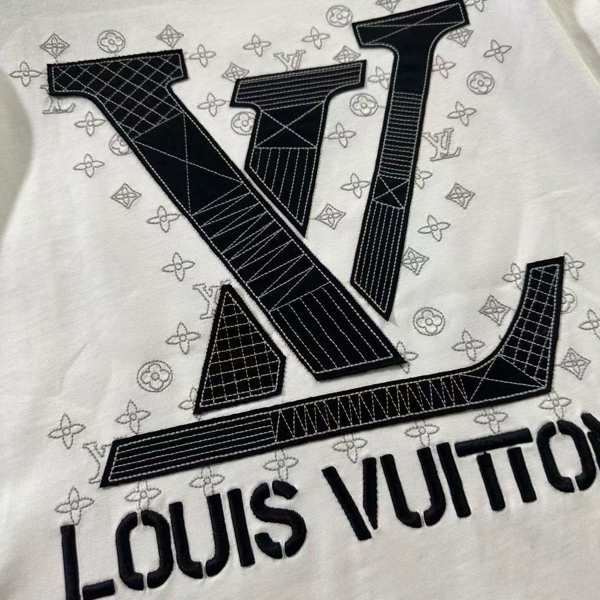 High quality patch embroidery t-shirt