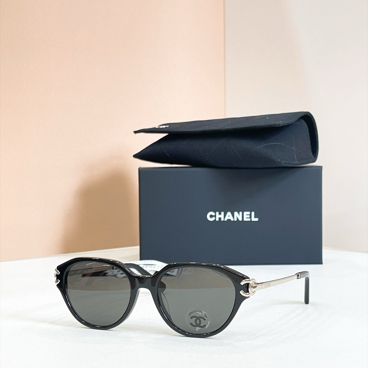 2026 High-End leisure travel versatile sunglasses19048