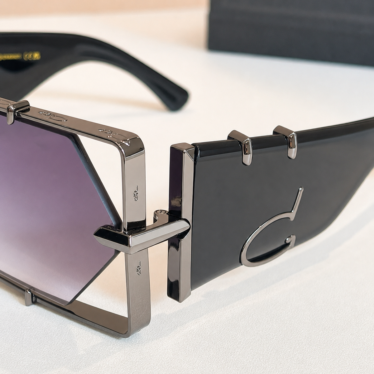 Oversized Geometric Polarized 19978