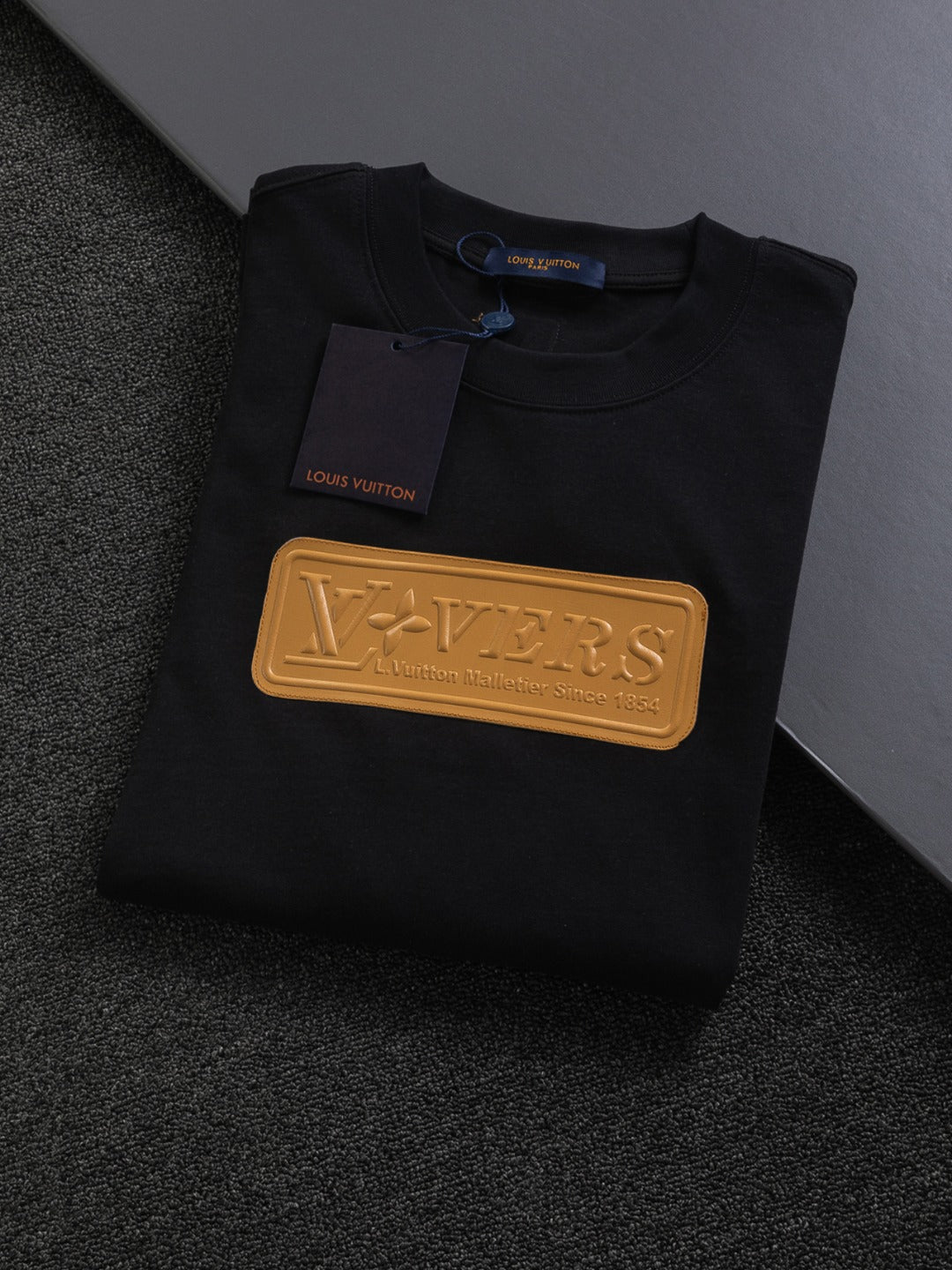 Three-dimensional printing t-shirt
