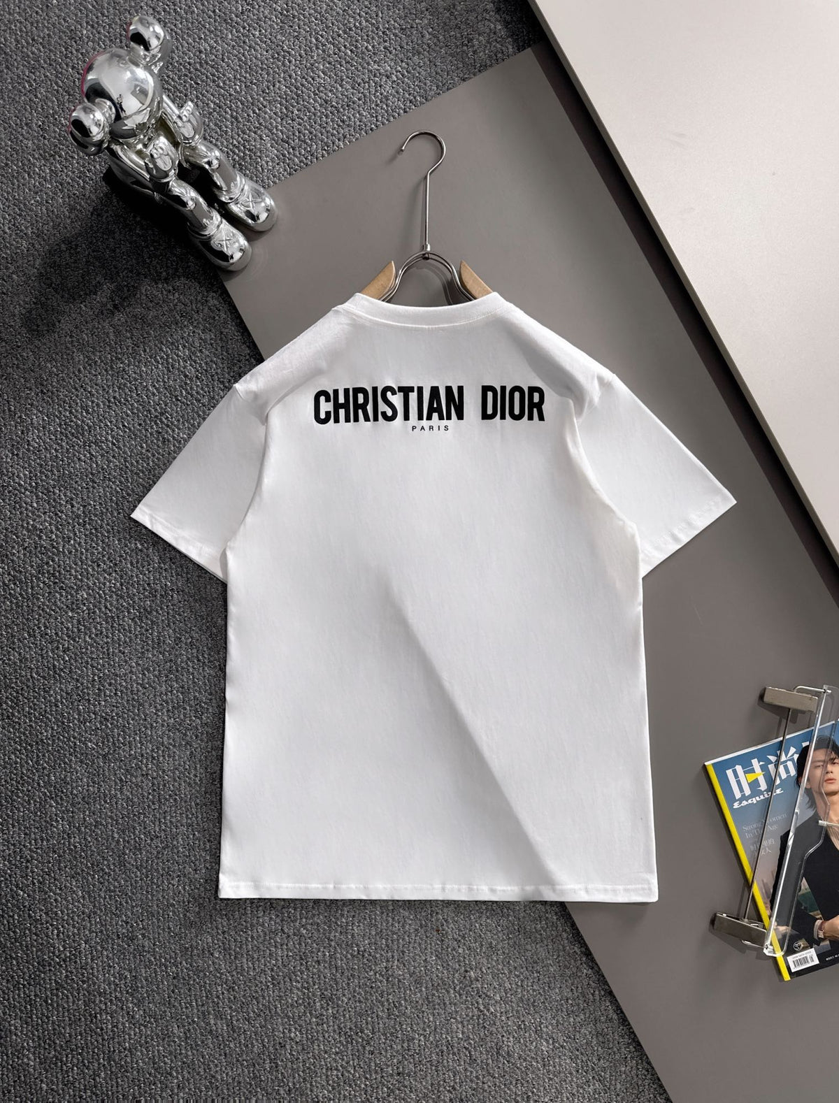 Embroidery with pockets t-shirt