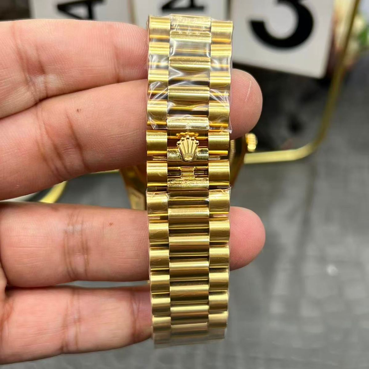 [Super Clone] Regency Weekday 40 mm Weekday Brilliant diamond set Bezel Green Dial 228348RBR Swiss movement 9781