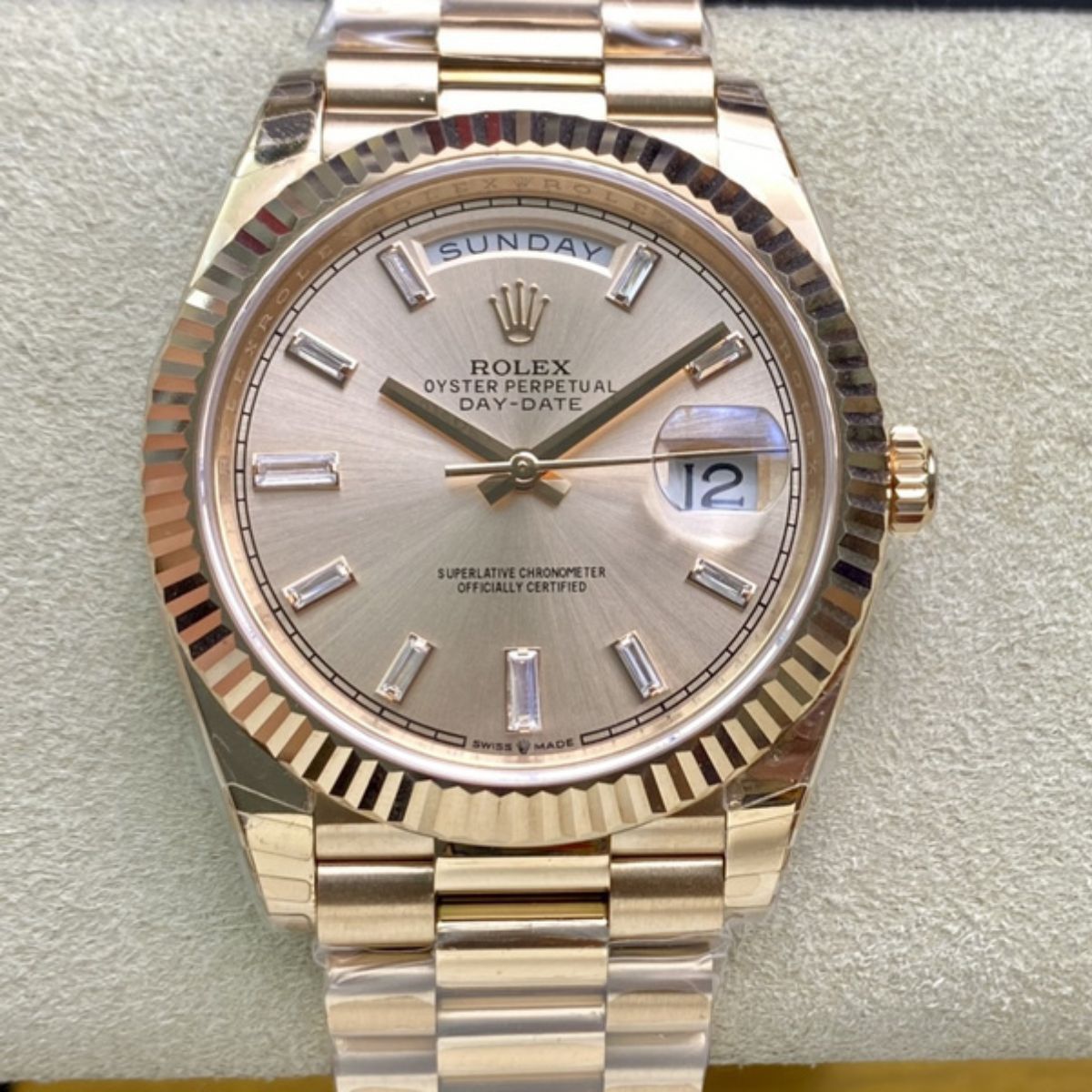 [Super Clone] Regency Weekday 40 mm Weekday Fluted Bezel Sundust set with diamonds Dial 228235 2836