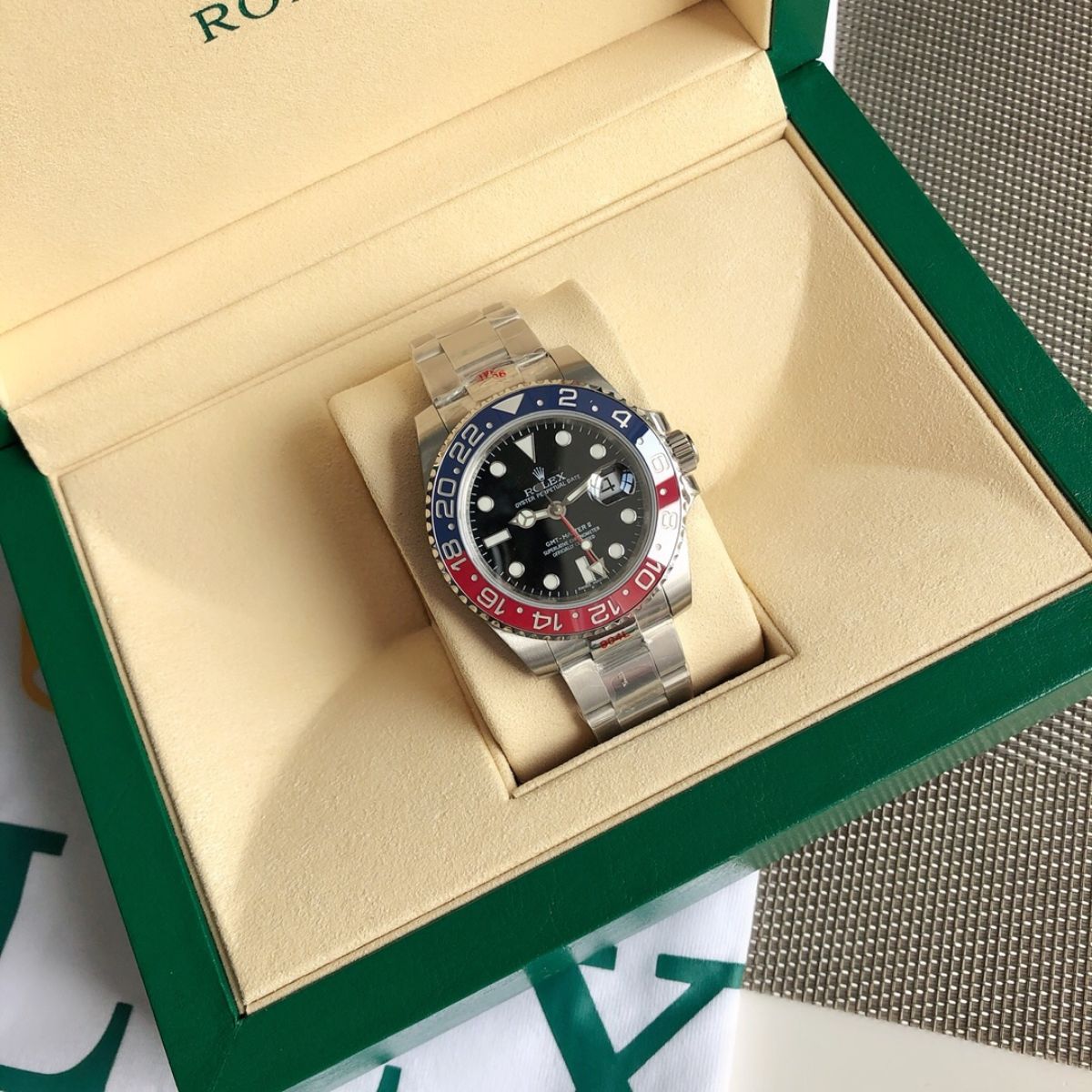 Regency Traveller Traveller 40 mm Timeless Red and blue Bezel Black Dial 126710BLRO 3272