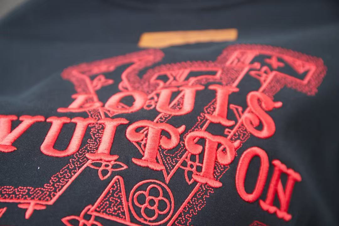 High quality embroidery t-shirt