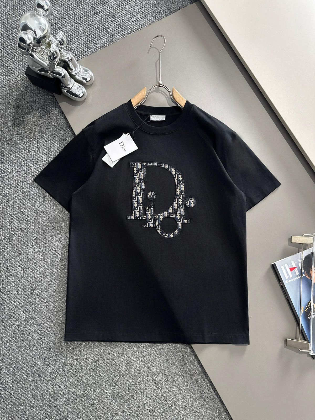 Classic pattern embroidery t-shirt