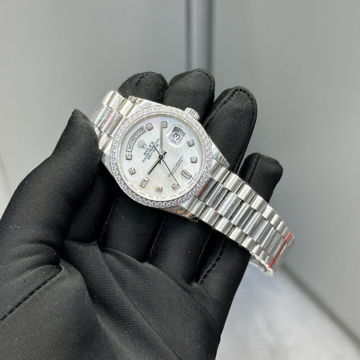 [Super Clone] Regency Weekday 36 mm Weekday Brilliant diamond set Bezel White mother of pearl Dial 128349RBR 4490
