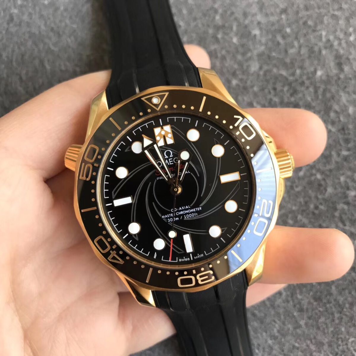 Celestial Seafarer Diver 300M 42mm Yellow Gold On Rubber Strap Black Dial 4681