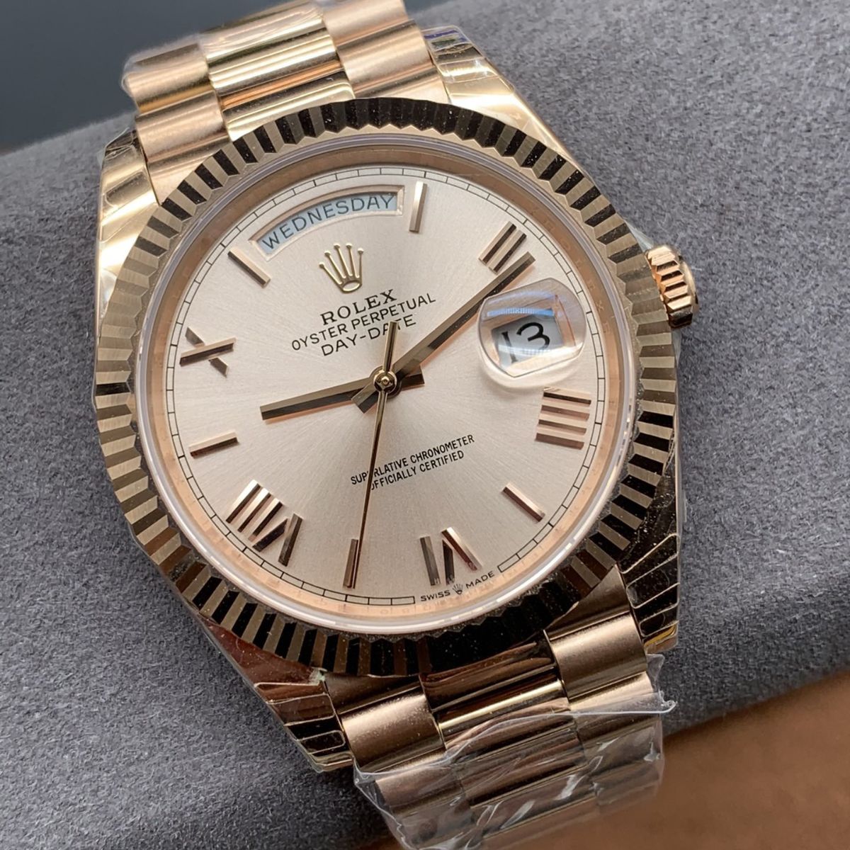 [Super Clone] Regency Weekday 40 mm Weekday Fluted Bezel Sundust Dial 228235 8380