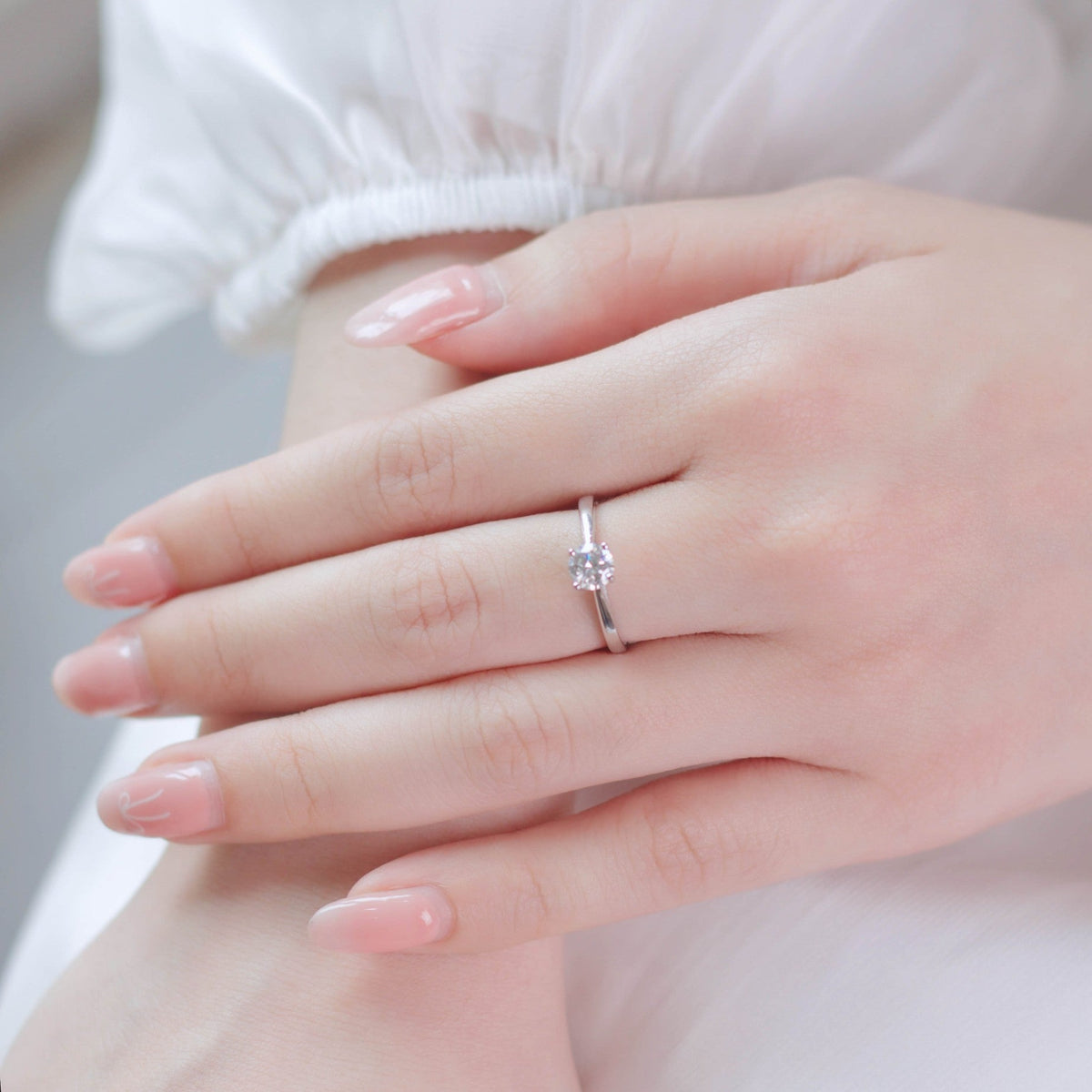 ELVORIA 5mm Moissanite Ring GRA ELVDA125 – Platinum Plated 925 Sterling Silver (Adjustable)
