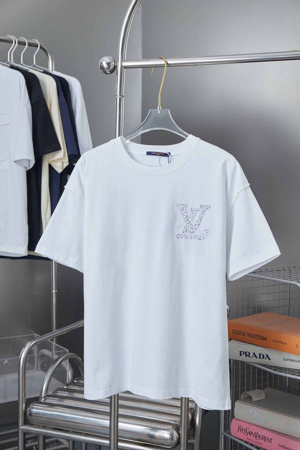 New embroidered cotton t-shirt