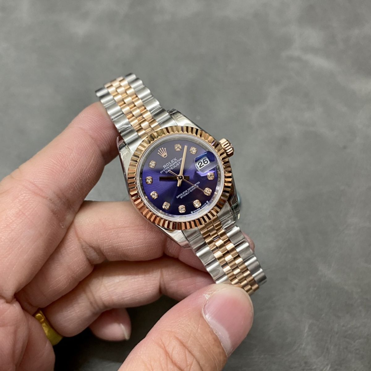 [Super Clone] Regency Ladies Classic Date 28 mm Five-Link Fluted Bezel Aubergine set with diamonds Dial 279171 4914