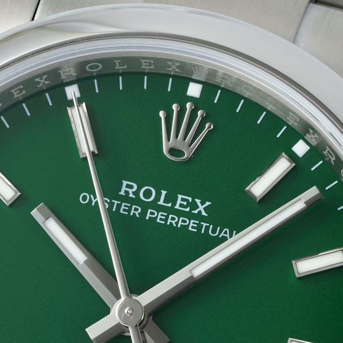 [Super Clone] Regency Timeless Perpetual 36 mm Timeless Trapeze Bezel Green Dial 126000 5357