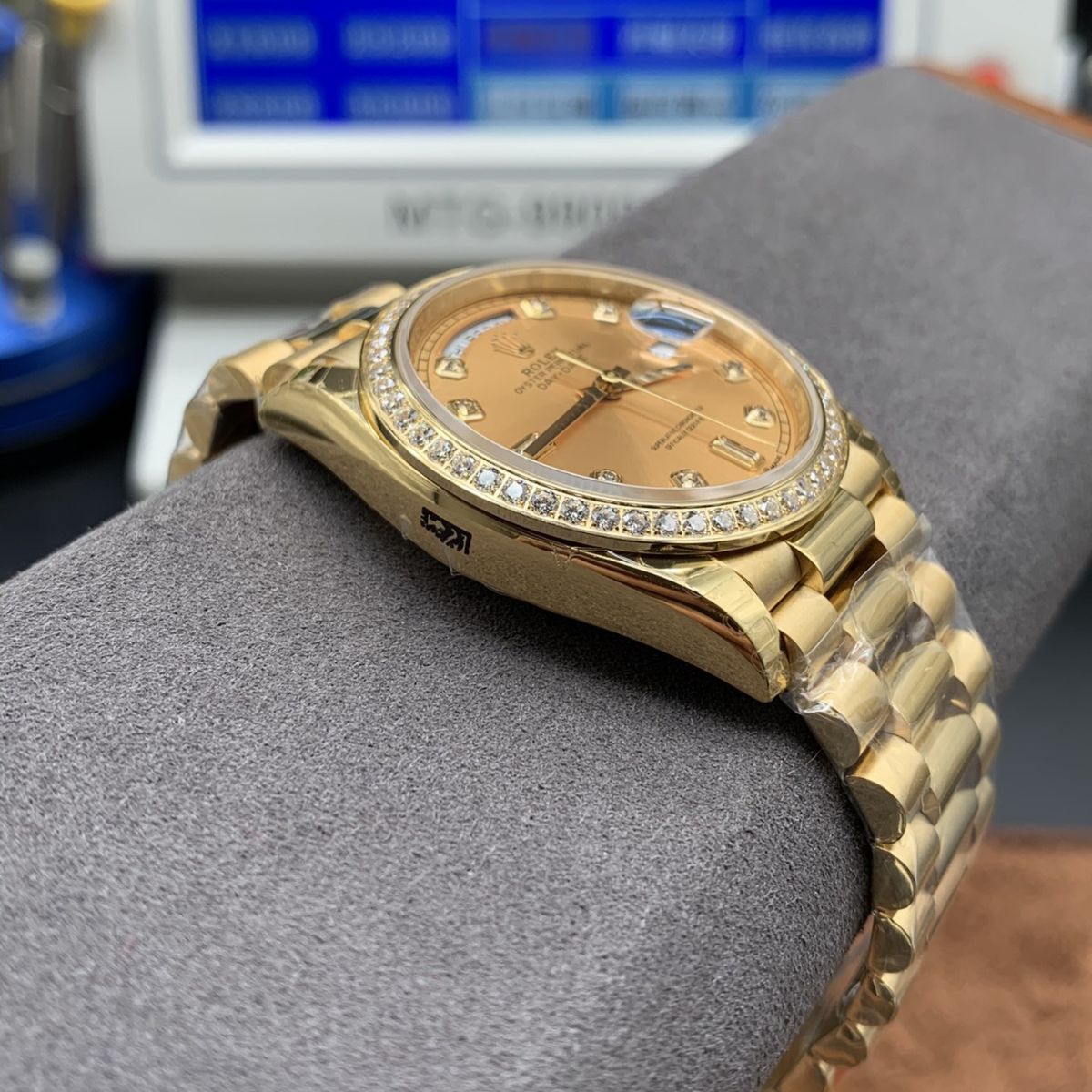 [Super Clone] Regency Weekday 36 mm Weekday Brilliant diamond set Bezel Champagne colour set with diamonds Dial 128348RBR 5029