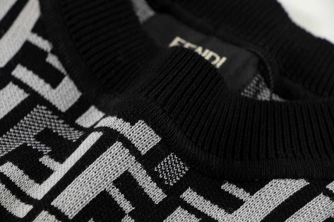 Short sleeved knitted t-shirt