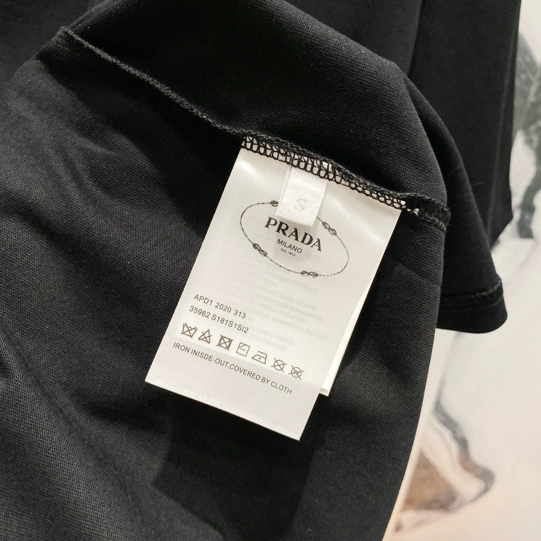Metal logo carry pocket t-shirt