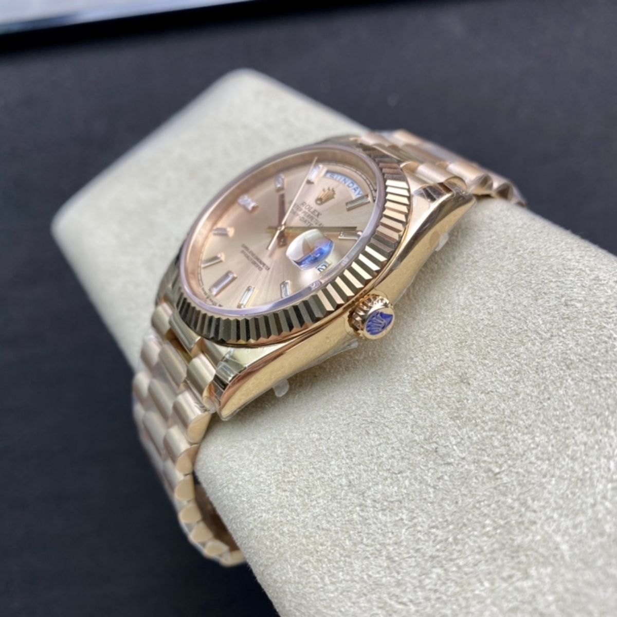 [Super Clone] Regency Weekday 40 mm Weekday Fluted Bezel Sundust set with diamonds Dial 228235 2836