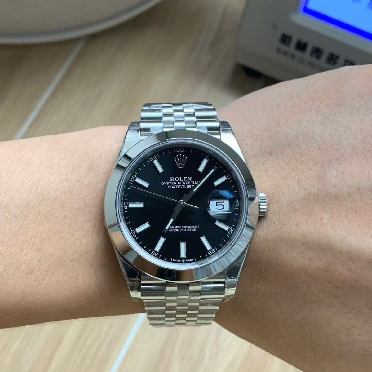 Regency Classic Date 41 mm Five-Link Smooth Bezel Bright black Dial 126300 7586
