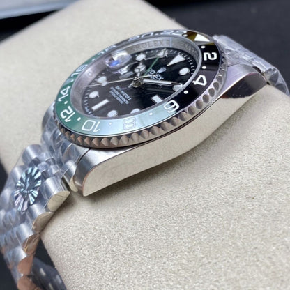 [Super Clone] Regency Traveller Traveller 40 mm Timeless Black and green Bezel Black Dial 126720VTNR 5630