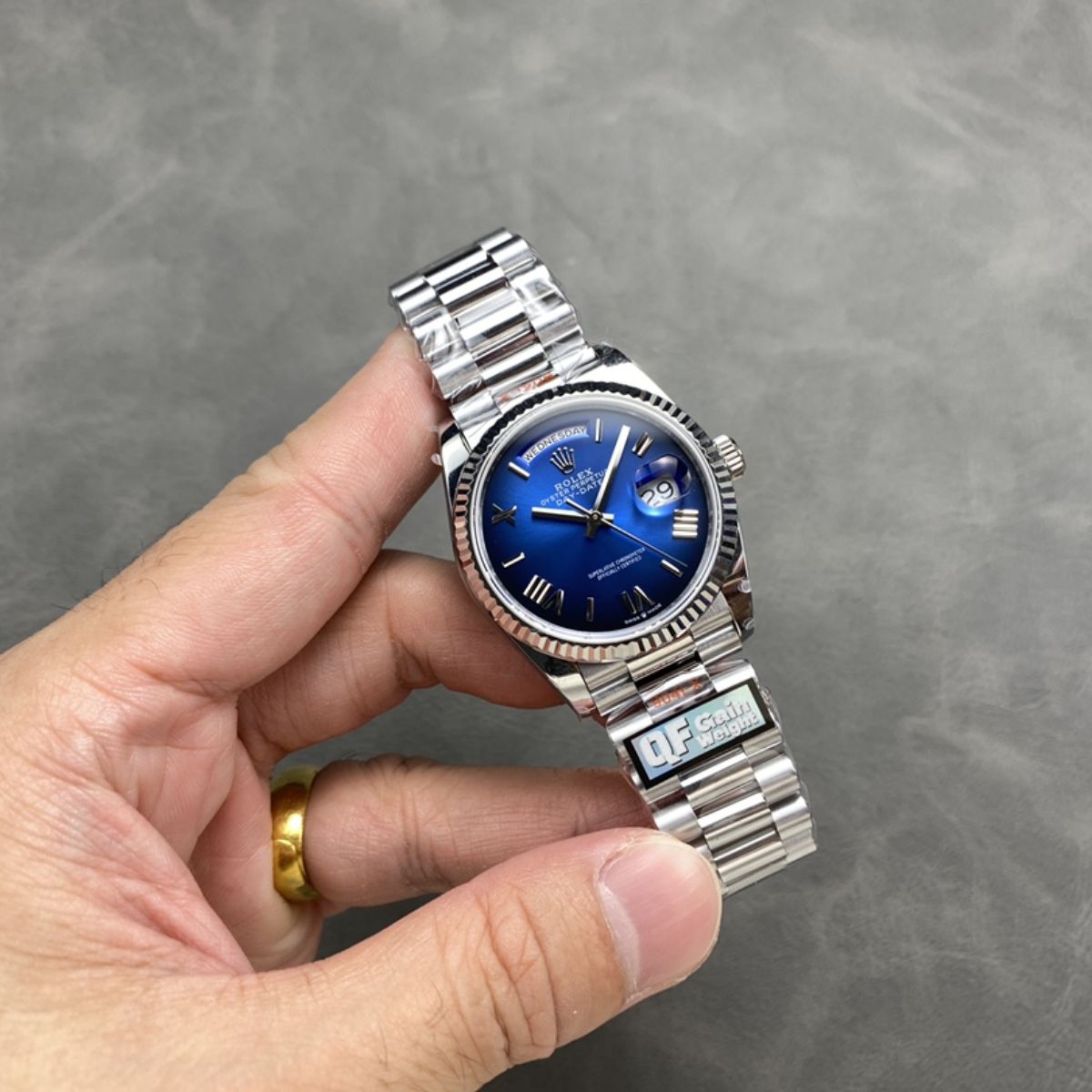 Regency Weekday 36 mm Weekday Fluted Bezel Blue ombre Dial 128239 8307