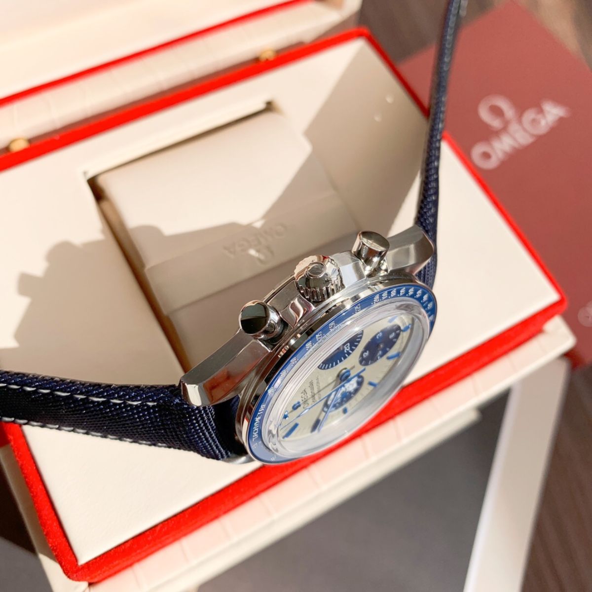 Celestial Chronograph Silver Snoopy Award 50th Anniversary 42mm Steel On Nylon Strap Silver Dial 9472