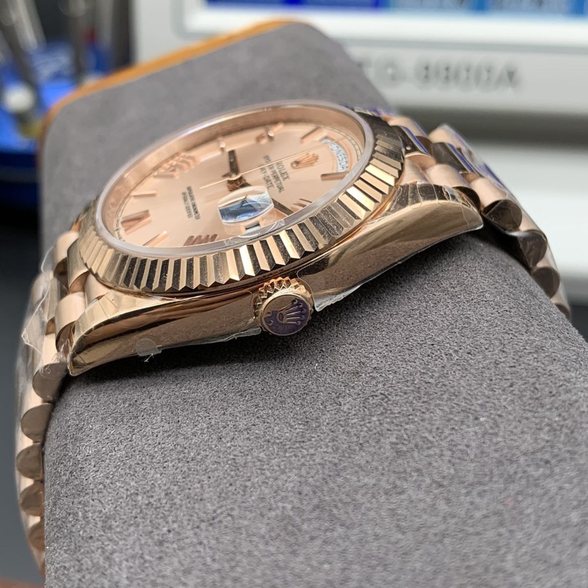 Regency Weekday 40 mm Weekday Fluted Bezel Sundust Dial 228235 2362