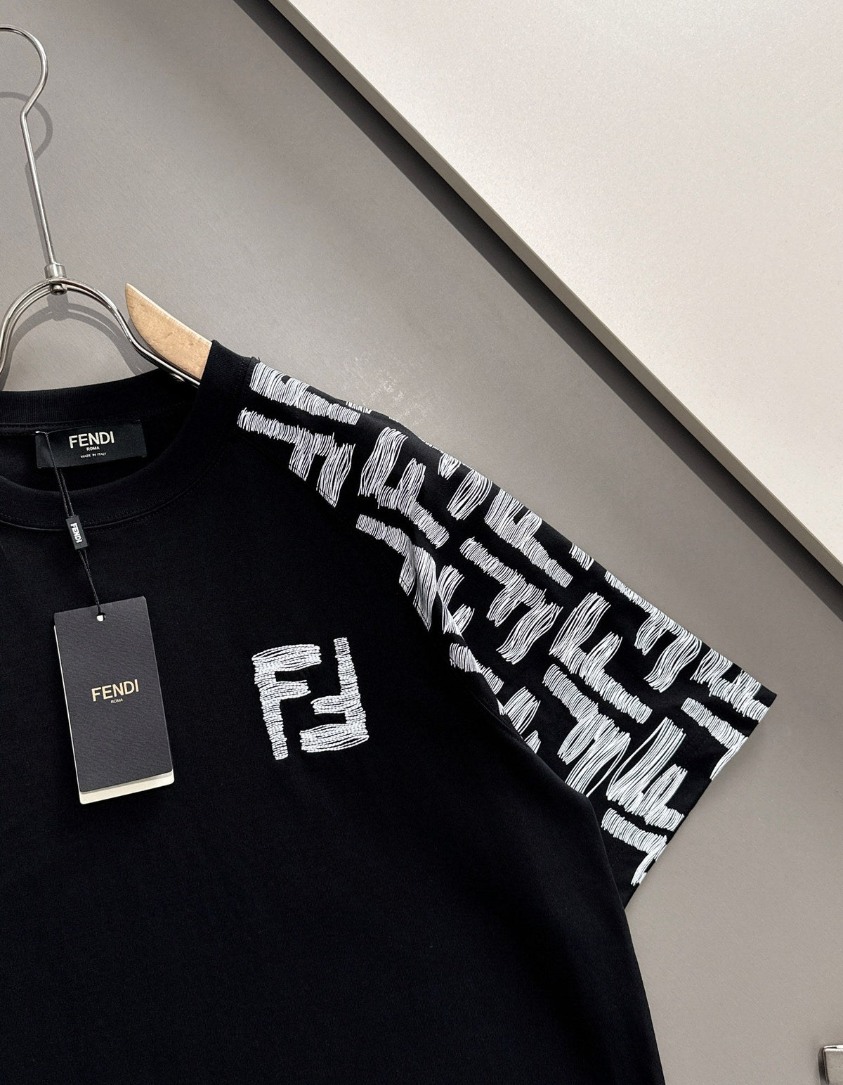 Fashion embroidery t-shirt