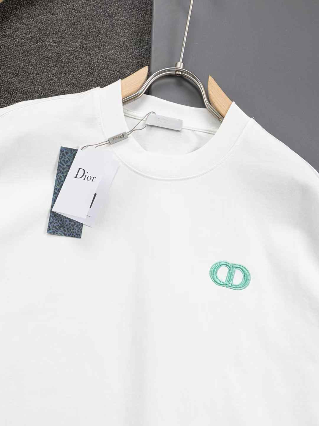 Embroidery stitching t-shirt