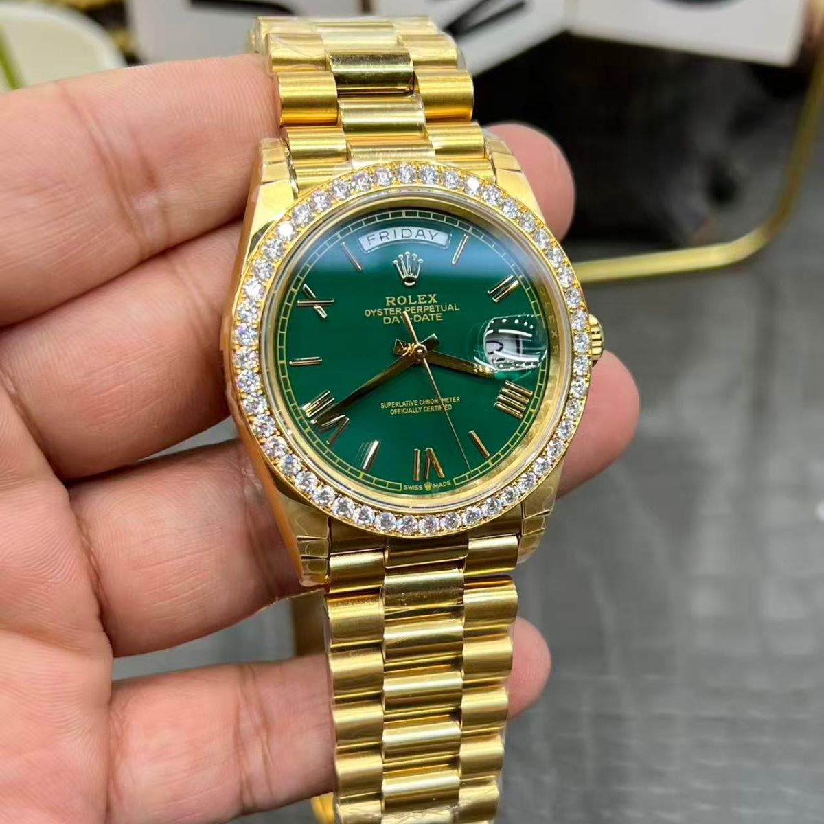 [Super Clone] Regency Weekday 40 mm Weekday Brilliant diamond set Bezel Green Dial 228348RBR Swiss movement 9781