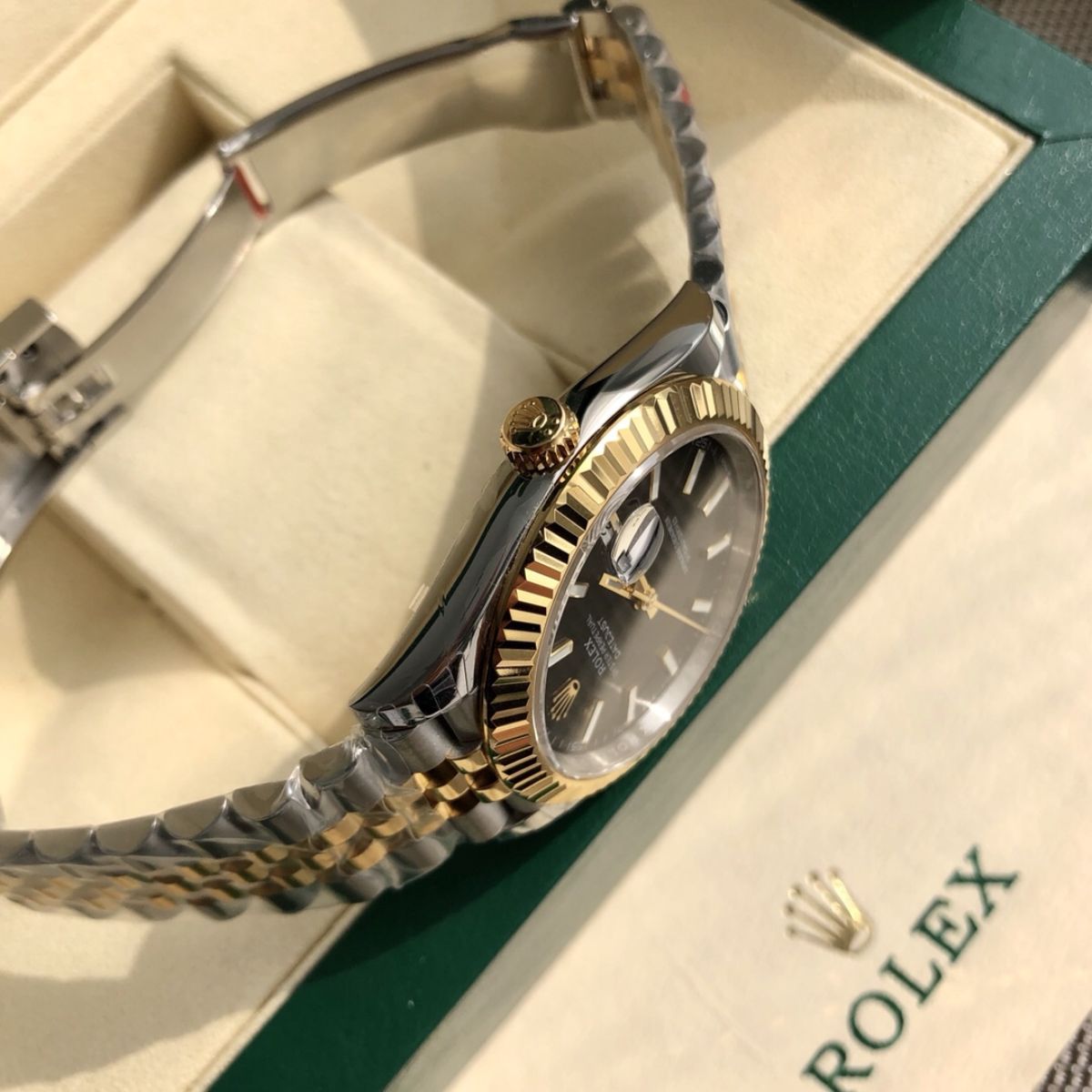 Regency Classic Date 41 mm Five-Link Fluted Bezel Bright black Dial 126333 4788
