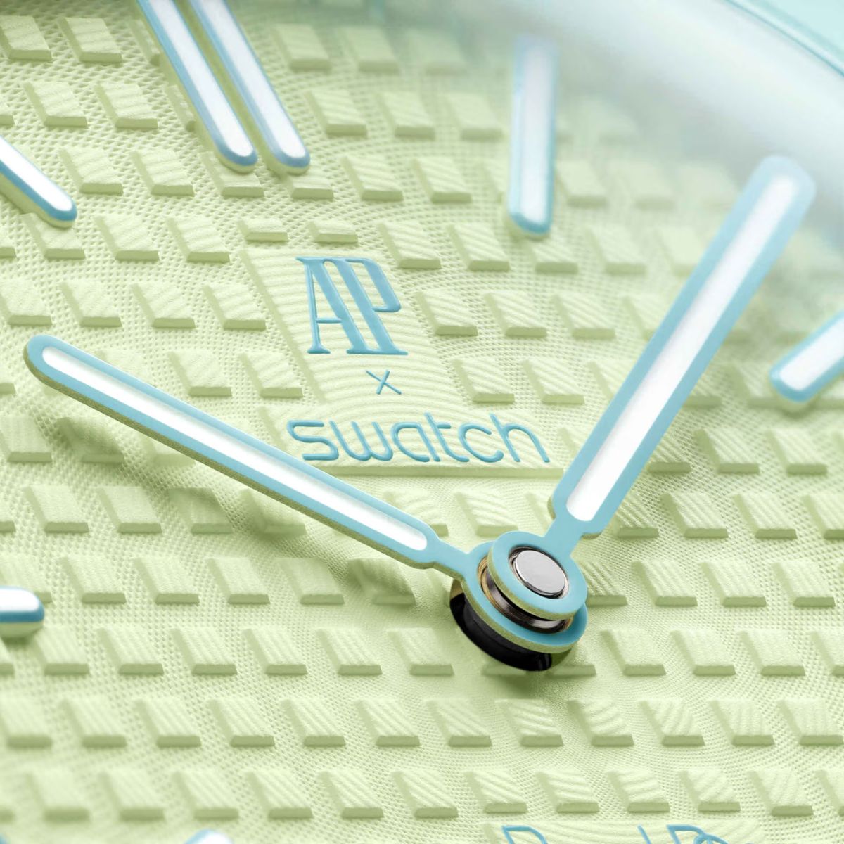 Swiss Pop Art Blaue Acht Ceramic Watch 9487