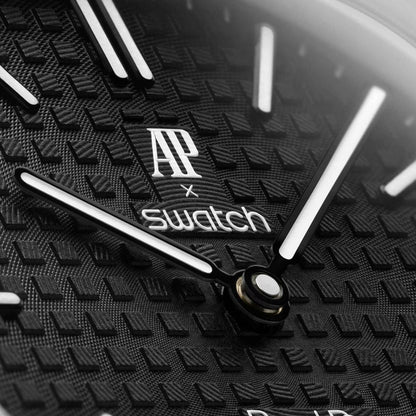 Swiss Pop Art Ocho Negro Ceramic Watch 3233