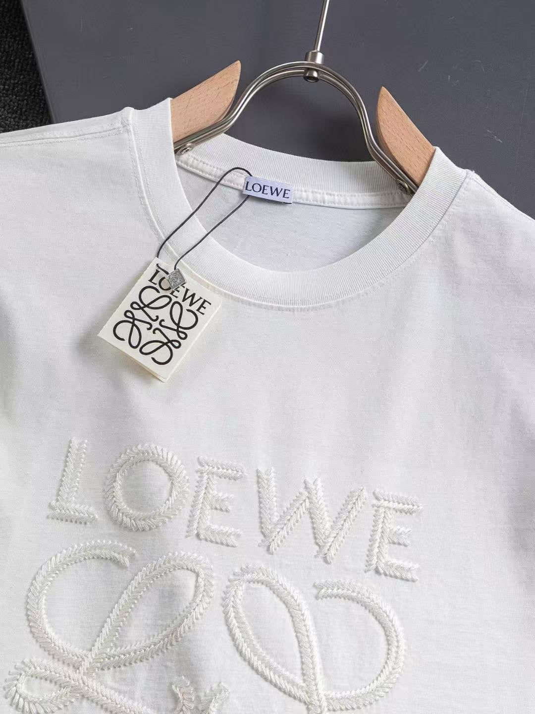 Embroidery logo t-shirt