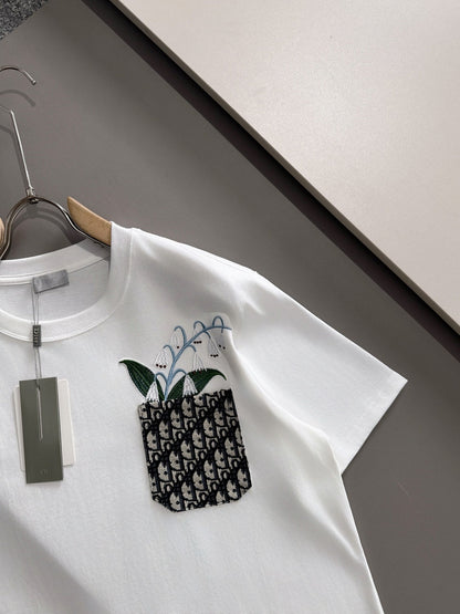 Embroidery with pockets t-shirt