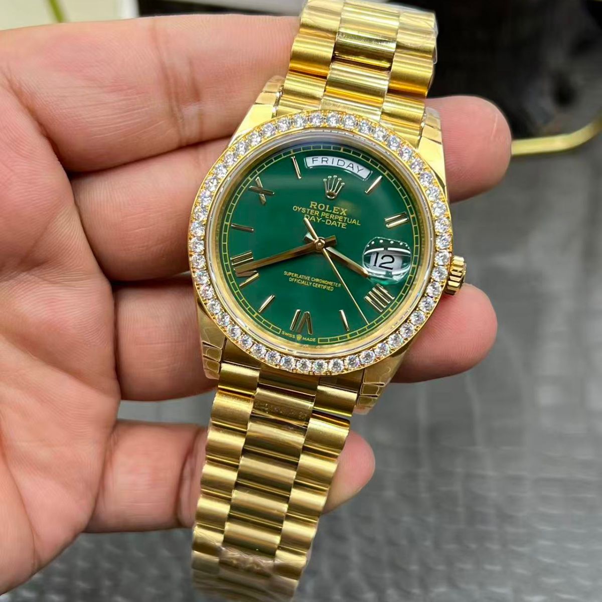 [Super Clone] Regency Weekday 40 mm Weekday Brilliant diamond set Bezel Green Dial 228348RBR Swiss movement 9781