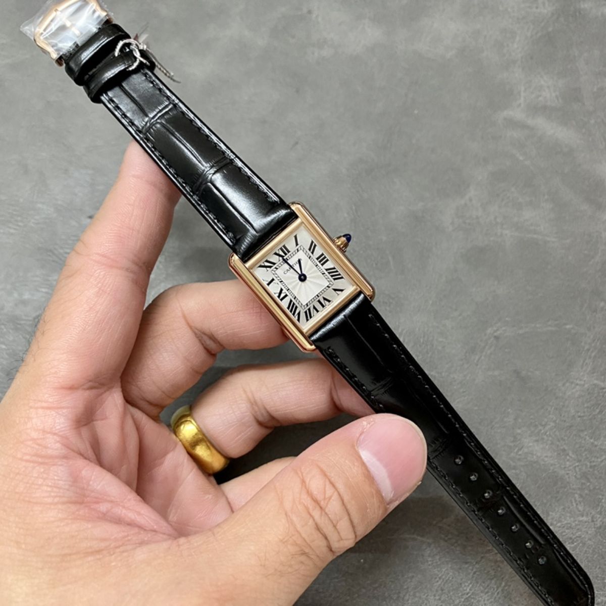 Parisian Rectangular Essential watch 29.5 x 22 mm 3033