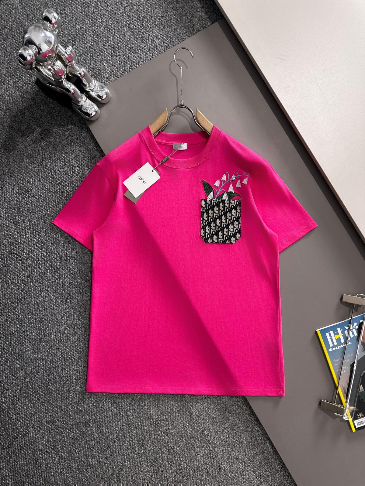 Embroidery with pockets t-shirt
