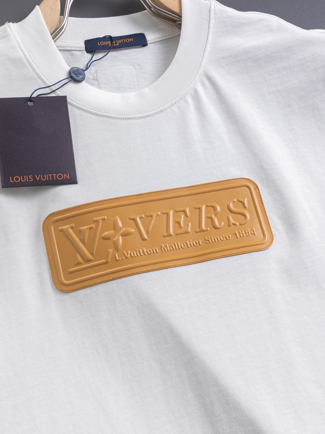 Three-dimensional printing t-shirt