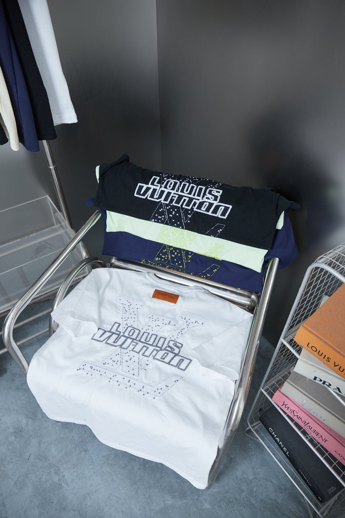 New embroidered cotton t-shirt