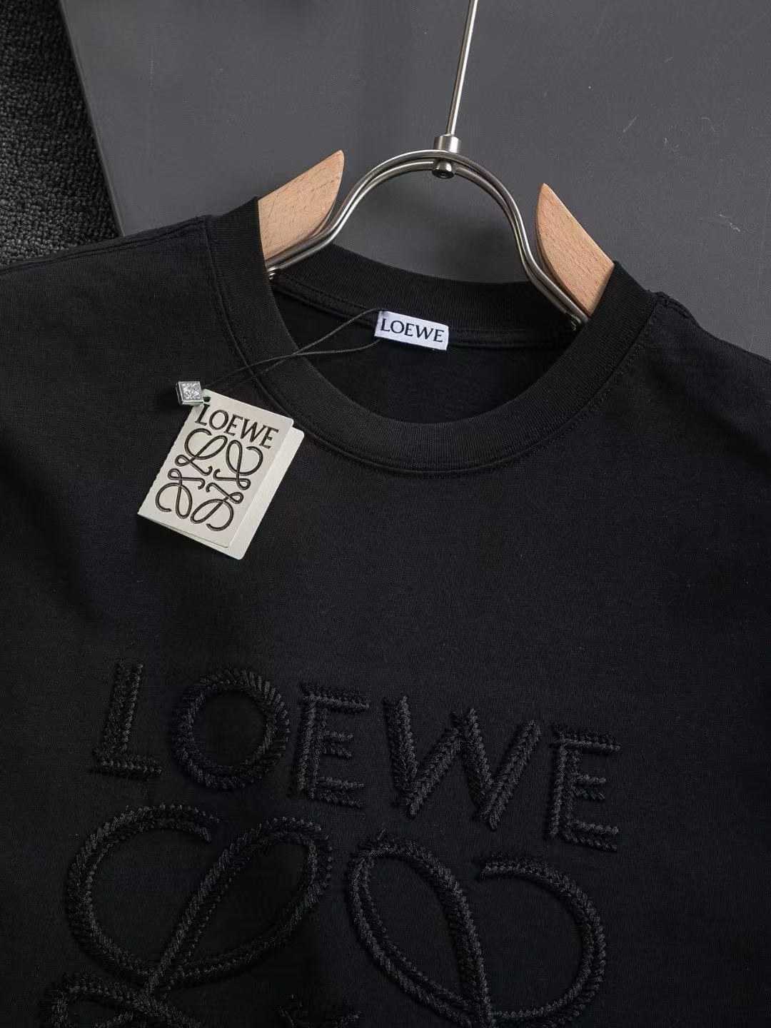 Embroidery logo t-shirt