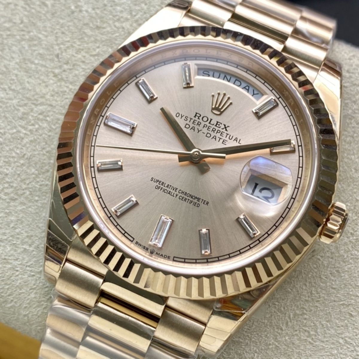[Super Clone] Regency Weekday 40 mm Weekday Fluted Bezel Sundust set with diamonds Dial 228235 2836
