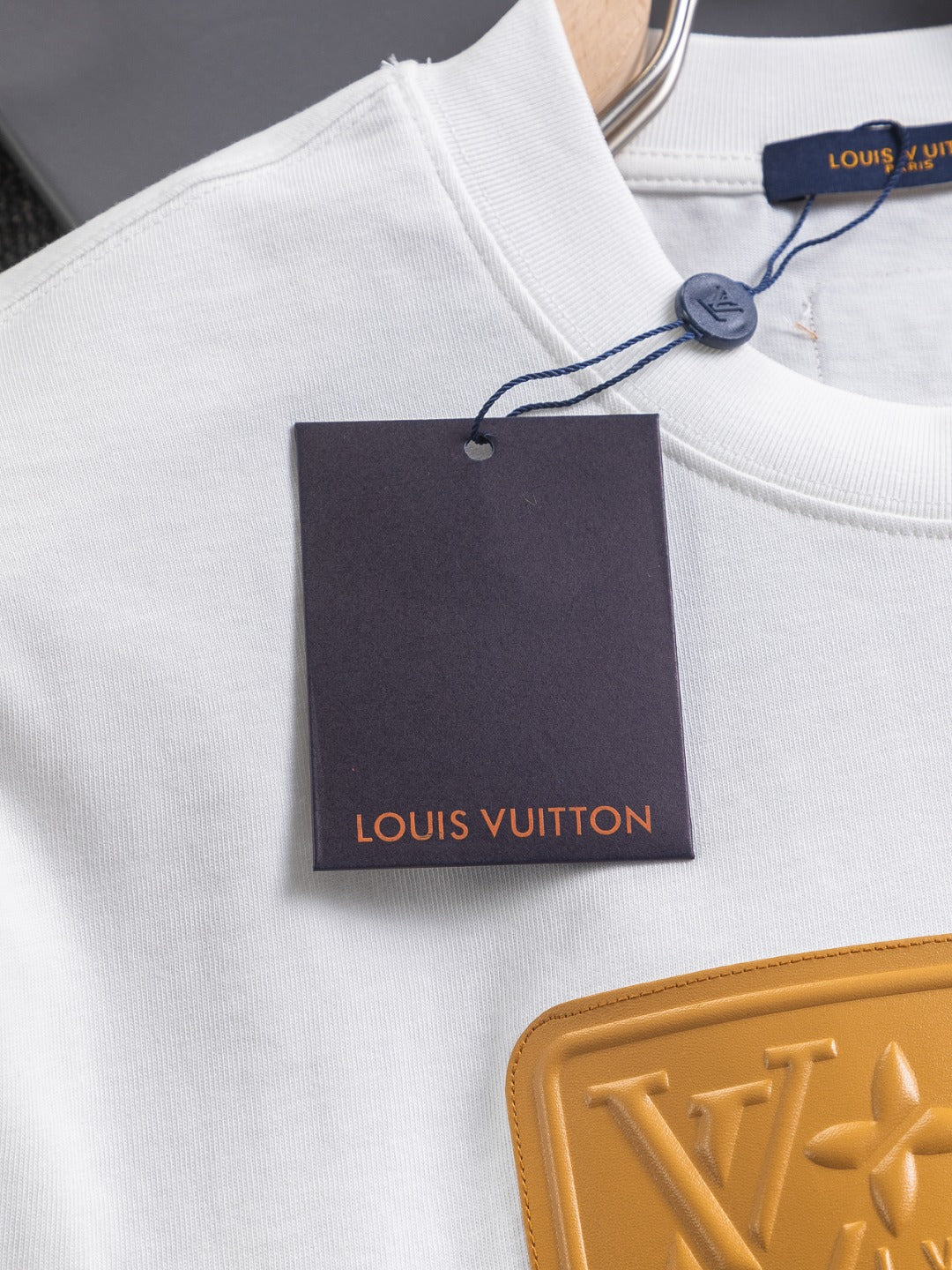 Three-dimensional printing t-shirt