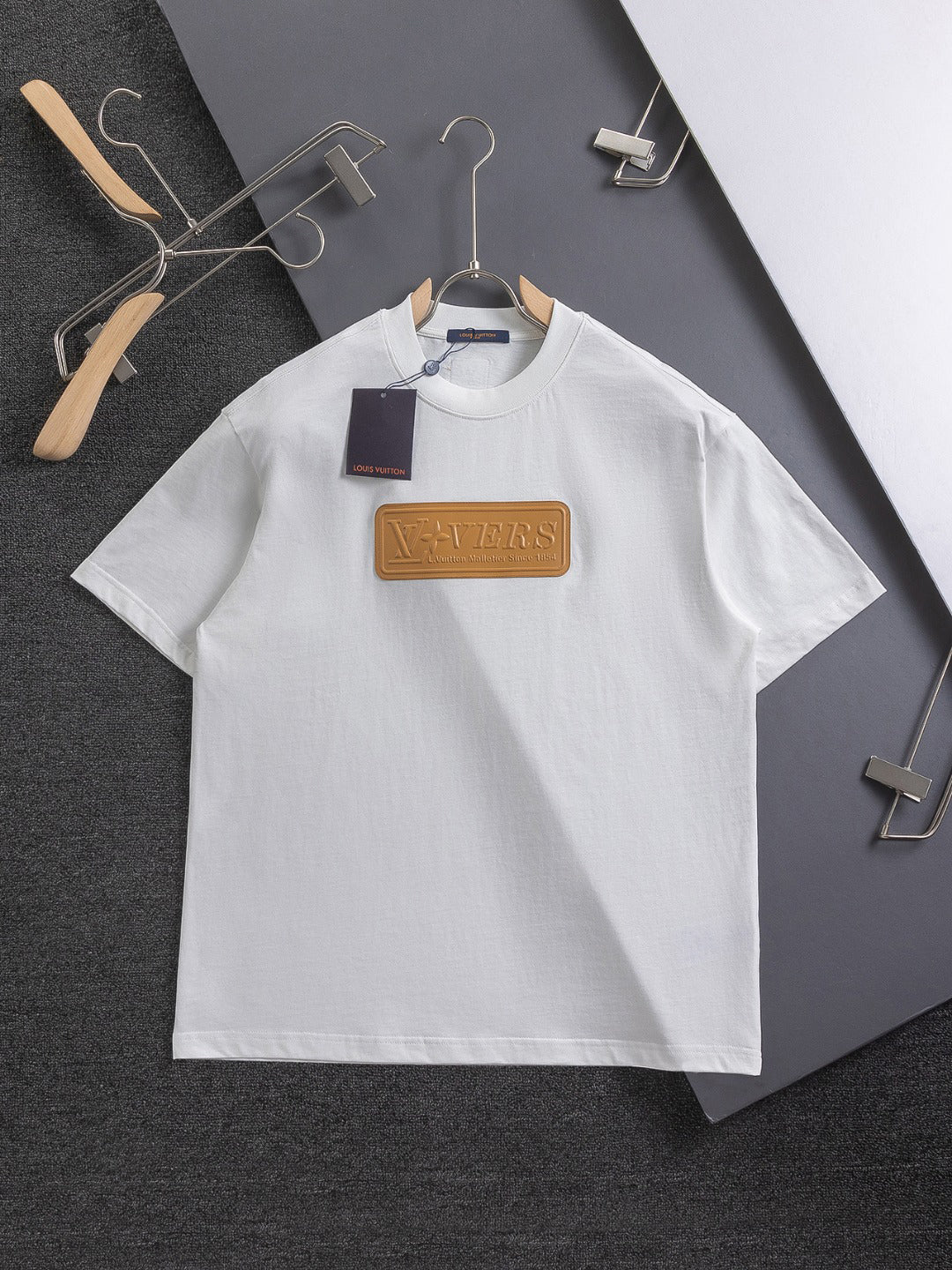 Three-dimensional printing t-shirt