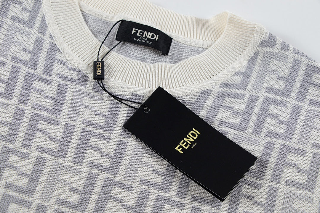 Short sleeved knitted t-shirt