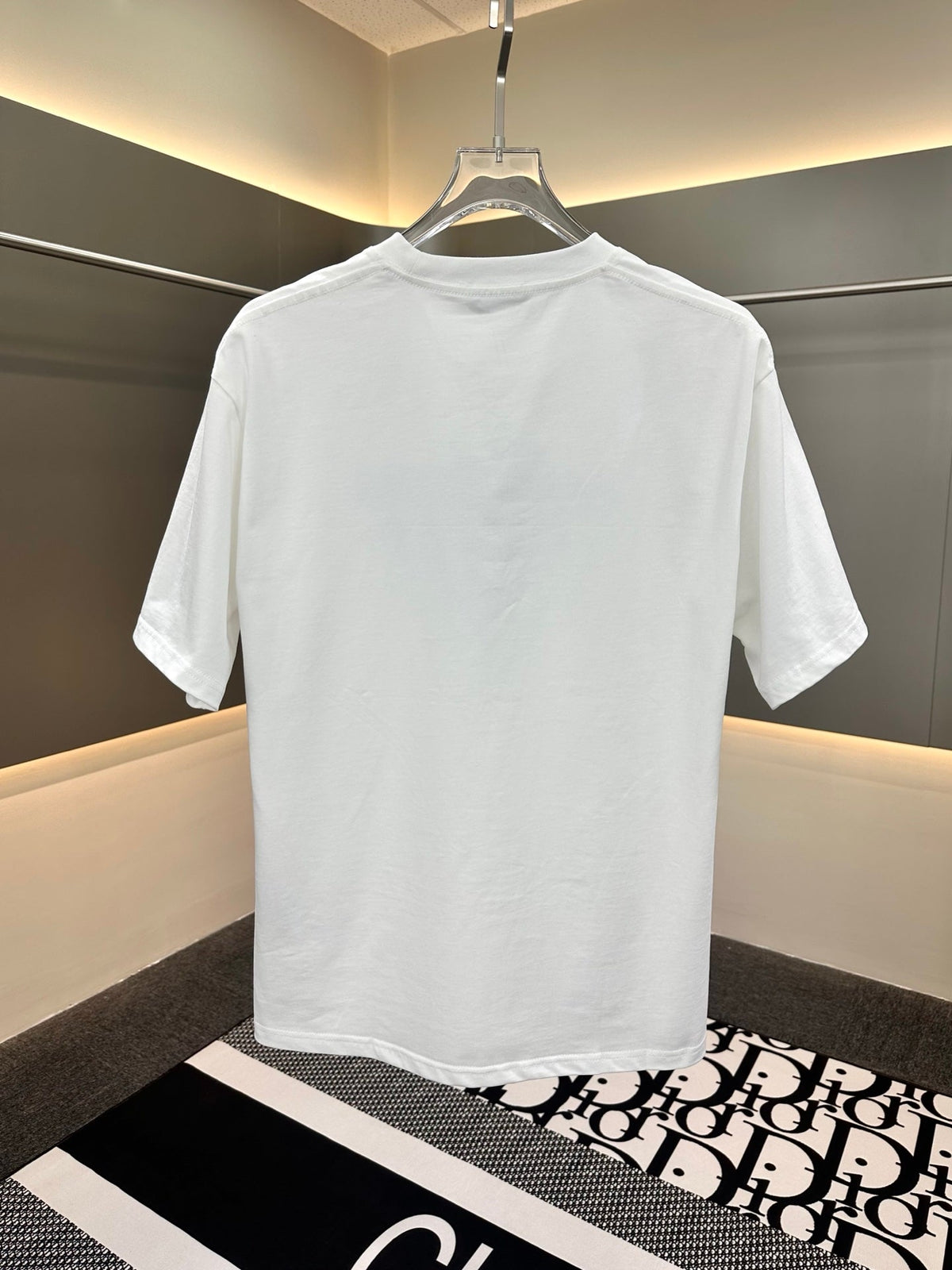 New high quality patch embroidery t-shirt