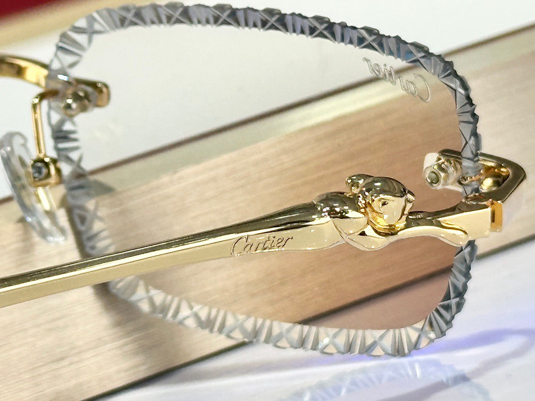2026 Diamond-cut glasses that change color when exposed to ultraviolet light