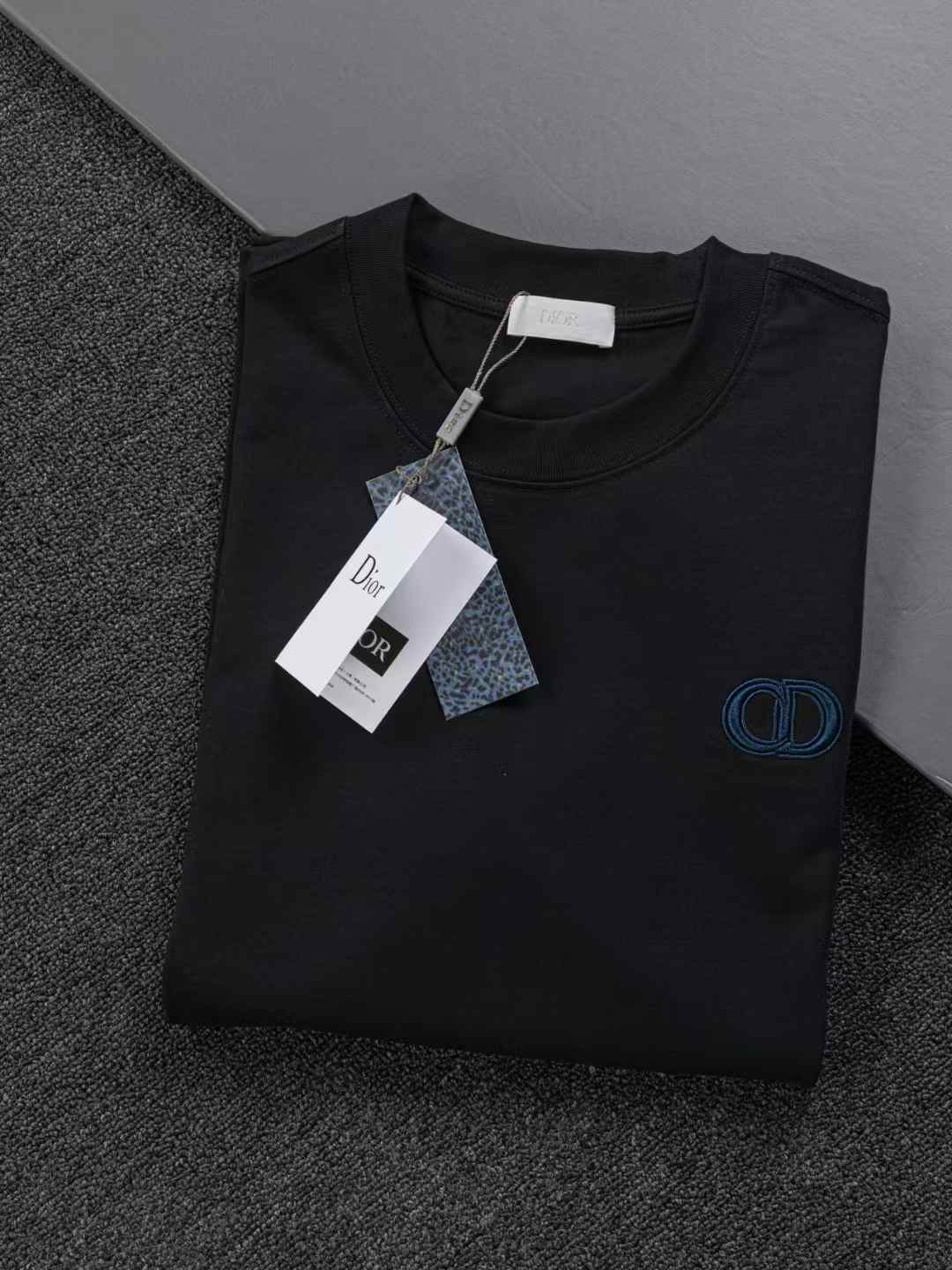 Embroidery stitching t-shirt